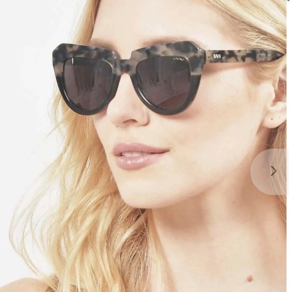 Komono Stella Sunglasses NEW Cat Eye black yellow UV400